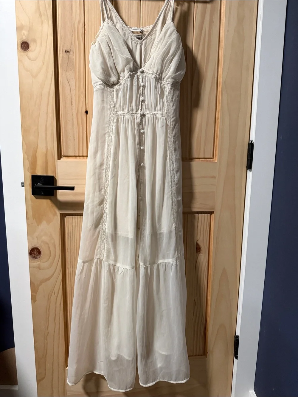 Abercrombie and fitch white boho midi dress with lace trim and button-up front